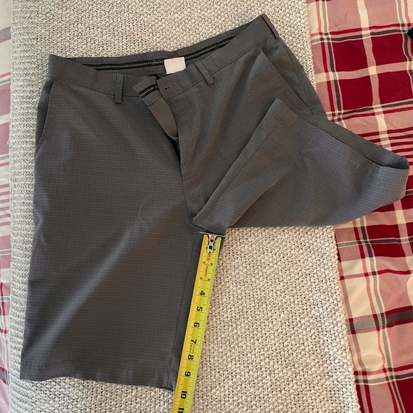 ❤️ SOLD ❤️ Izod 34W Grey Moisture Wicking Golf Shorts - Picture 4 of 7